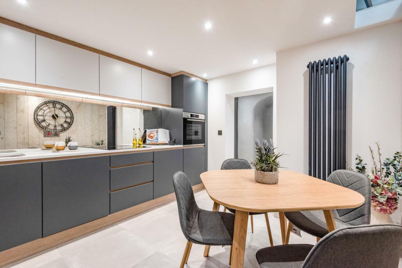 King Street Apartment *